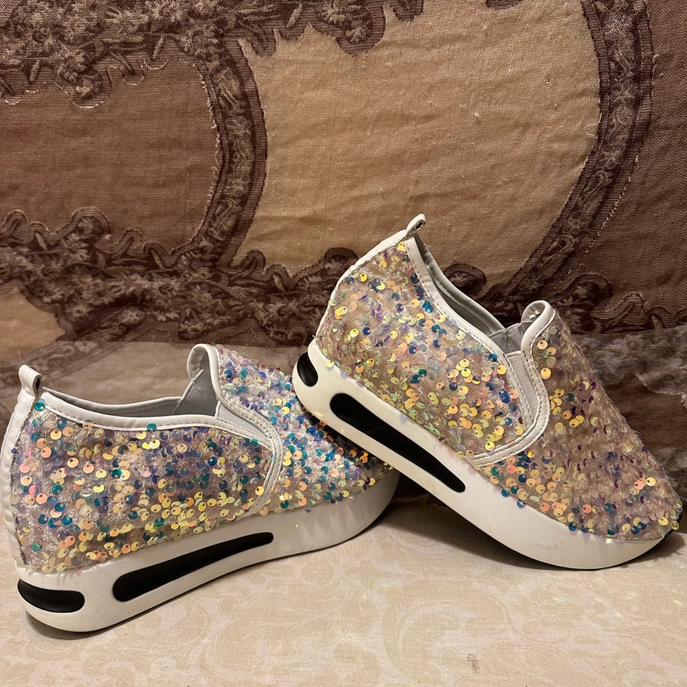 Super cute shoe size 8.5 Euro 39